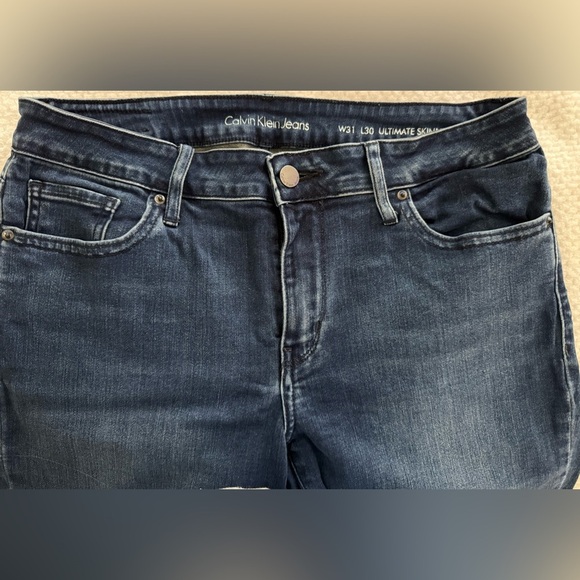 CALVIN KLEIN WOMEN’S DARK BLUE ULTIMAR SKINNY JEANS - Picture 7 of 10